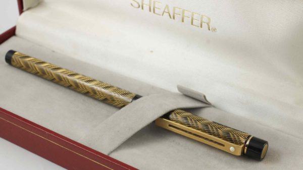 Sheaffer Targa 676s Slim Fountain Pen 14K Nib (Feather Pattern)