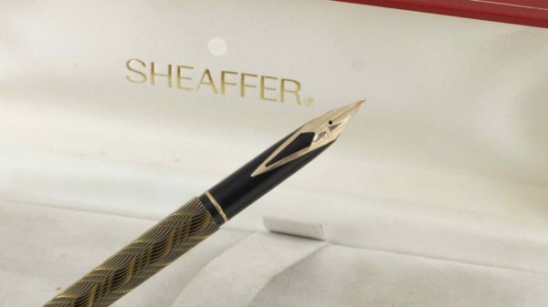 Sheaffer Targa 676s Slim Fountain Pen 14K Nib (Feather Pattern)