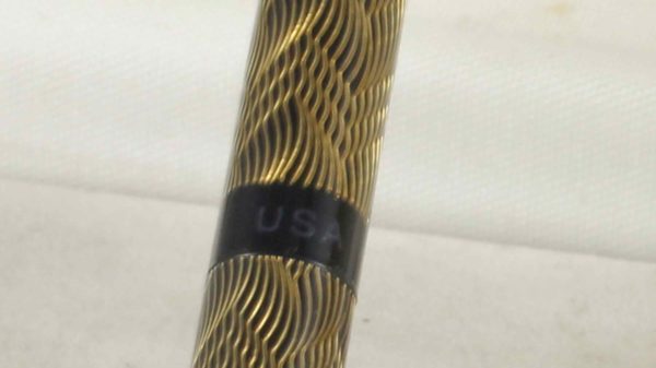 Sheaffer Targa 676s Slim Fountain Pen 14K Nib (Feather Pattern)