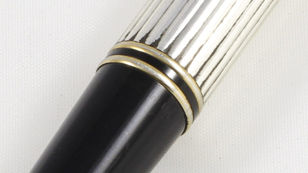 Parker Duofold Centennial Silver Fountain Pen - 18K 750 Gold Nib F