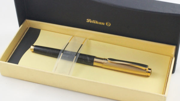 Best Pen Shop | Pelikan Celebry R590 Rollerball Pen Sapphire Black / Gray Gold Cap