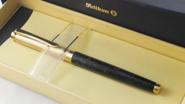 Best Pen Shop | Pelikan Celebry R590 Rollerball Pen Sapphire Black / Gray Gold Cap